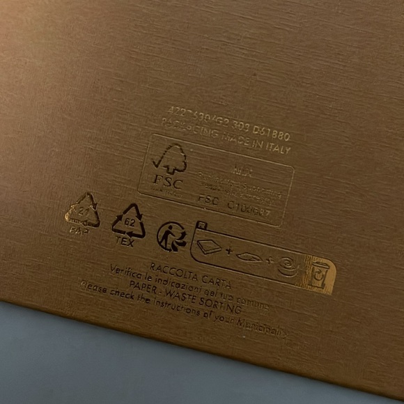 Louis Vuitton Gift Box & Cloth - Picture 4 of 4